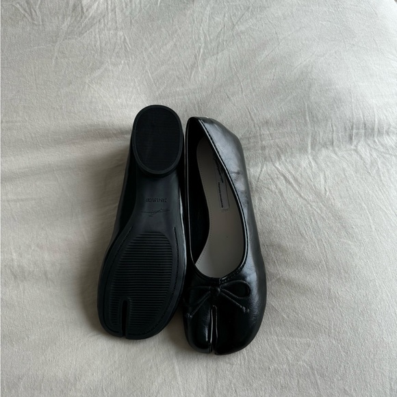 Black tabi shoes with block kitten heels - Picture 3 of 3